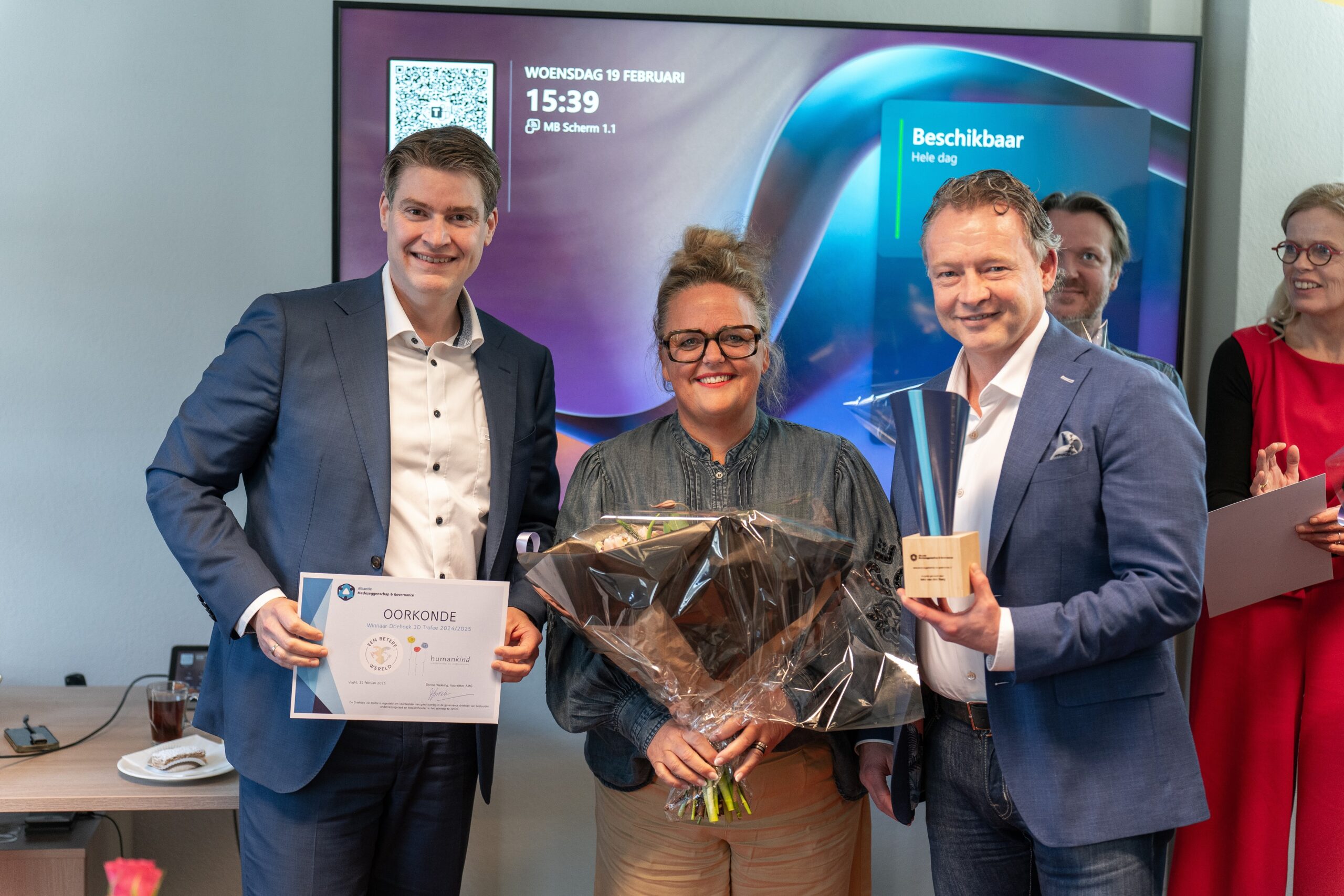 Driehoek 3D Trofee Human Kind
